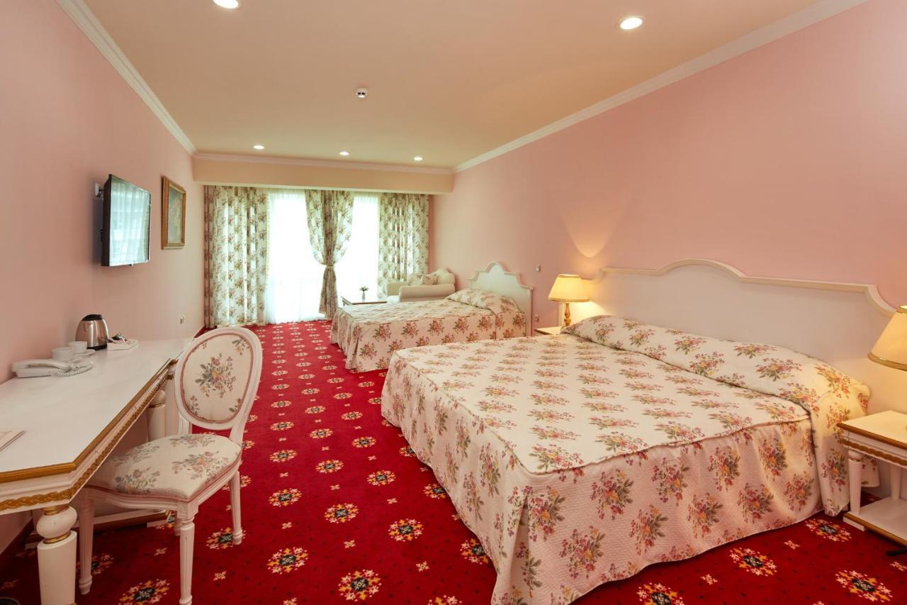 Planeta Hotel & Aquapark Free Beach Access Sunny Beach Exterior photo A room at the hotel