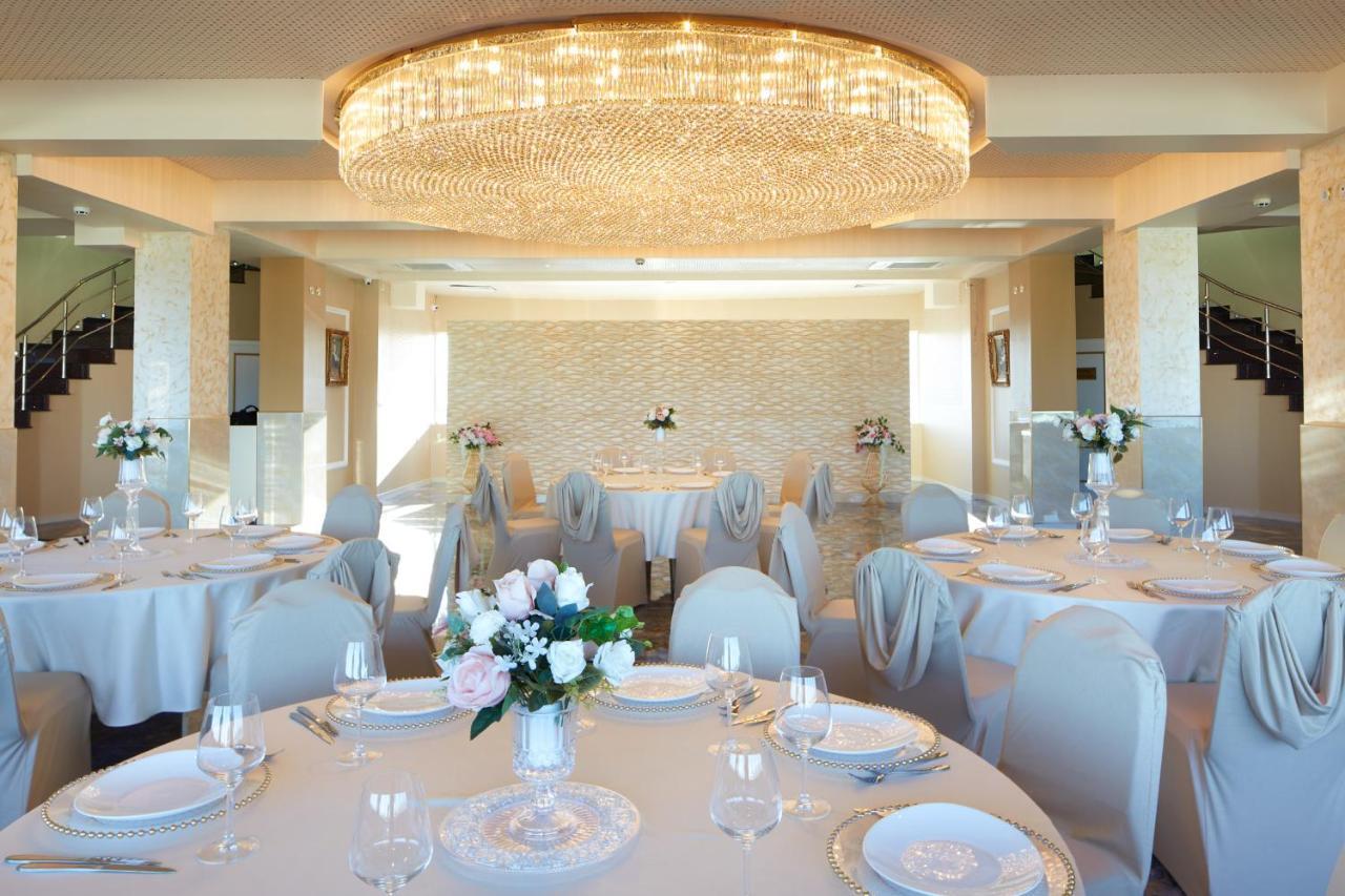 Planeta Hotel & Aquapark Free Beach Access Sunny Beach Exterior photo The ballroom at the Royal Automobile Club