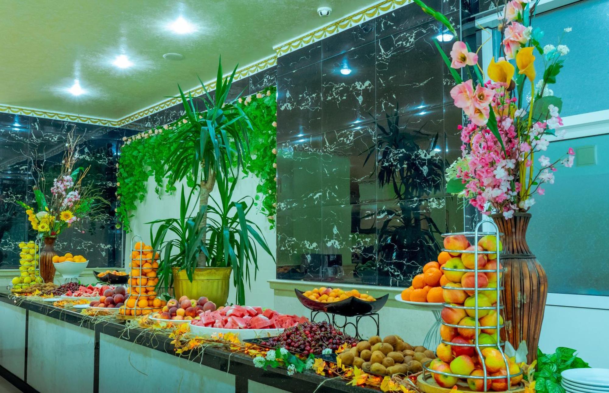 Planeta Hotel & Aquapark Free Beach Access Sunny Beach Exterior photo Fruit buffet