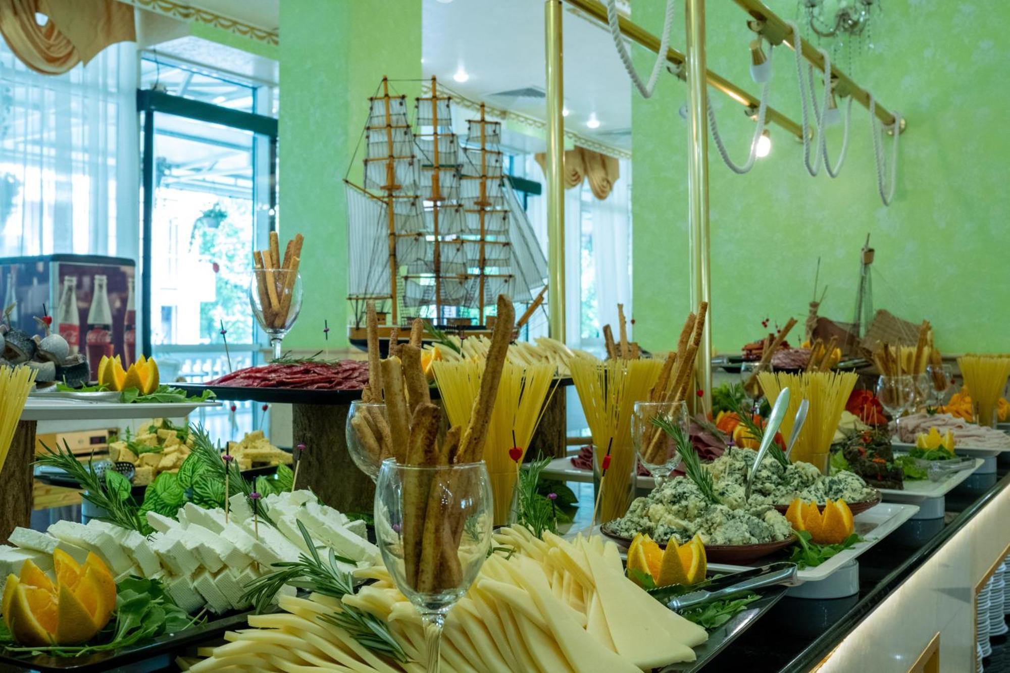 Planeta Hotel & Aquapark Free Beach Access Sunny Beach Exterior photo A cheese display at a buffet