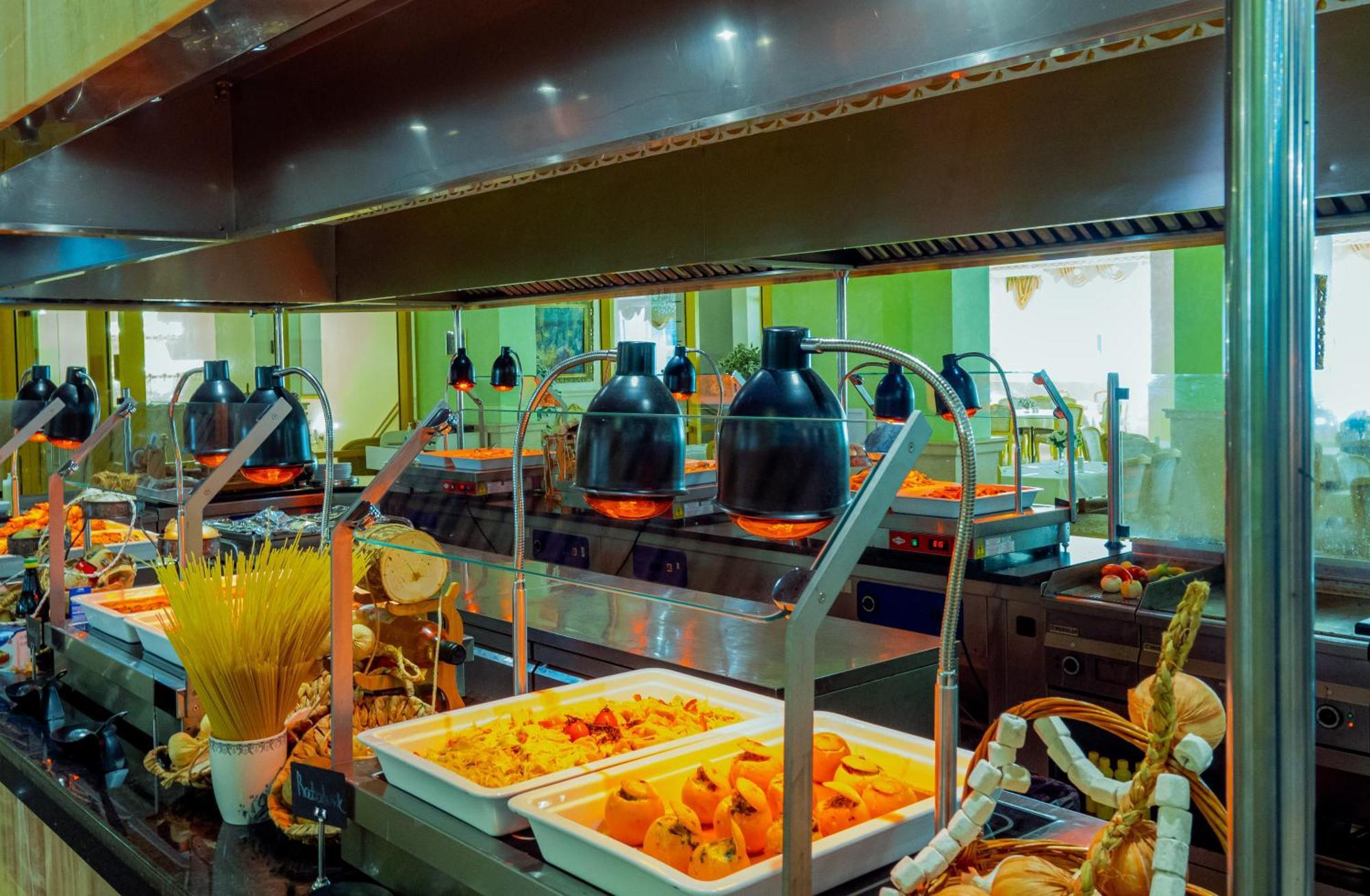 Planeta Hotel & Aquapark Free Beach Access Sunny Beach Exterior photo A chafing dish
