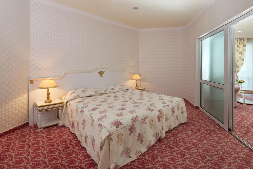 Planeta Hotel & Aquapark Free Beach Access Sunny Beach Exterior photo A bedroom at the hotel
