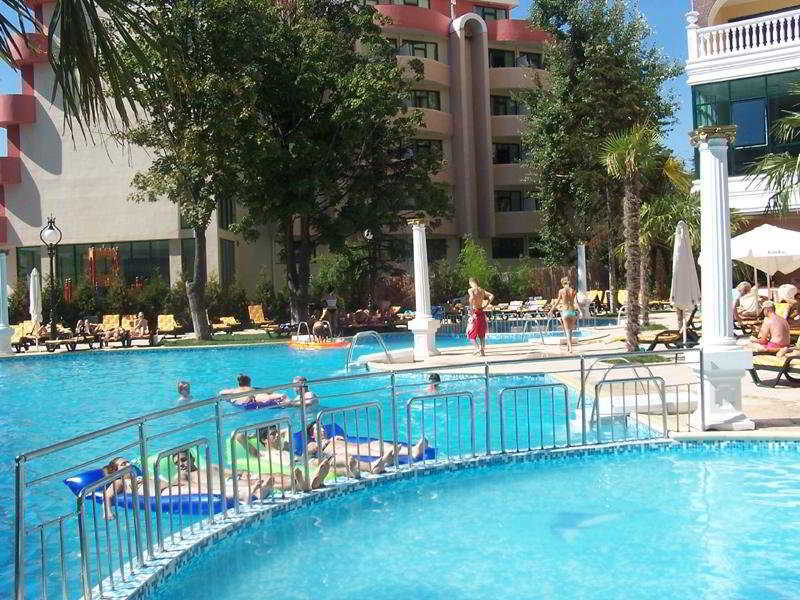 Planeta Hotel & Aquapark Free Beach Access Sunny Beach Exterior photo A pool at a hotel in Turkey