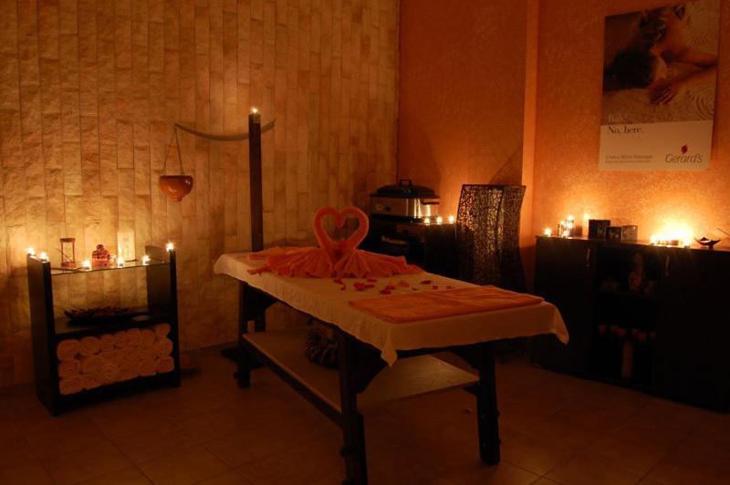 Planeta Hotel & Aquapark Free Beach Access Sunny Beach Exterior photo A massage table