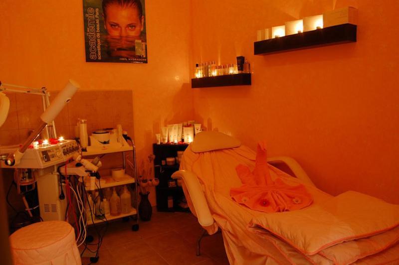 Planeta Hotel & Aquapark Free Beach Access Sunny Beach Exterior photo A typical spa treatment room