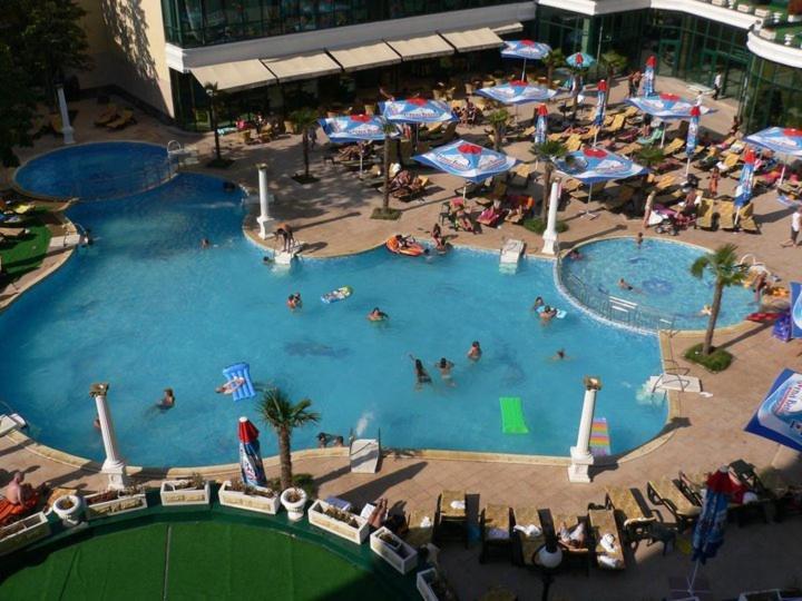 Planeta Hotel & Aquapark Free Beach Access Sunny Beach Exterior photo The swimming pool at the complex