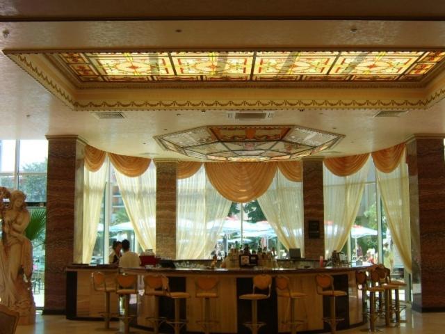 Planeta Hotel & Aquapark Free Beach Access Sunny Beach Exterior photo The bar at the lobby