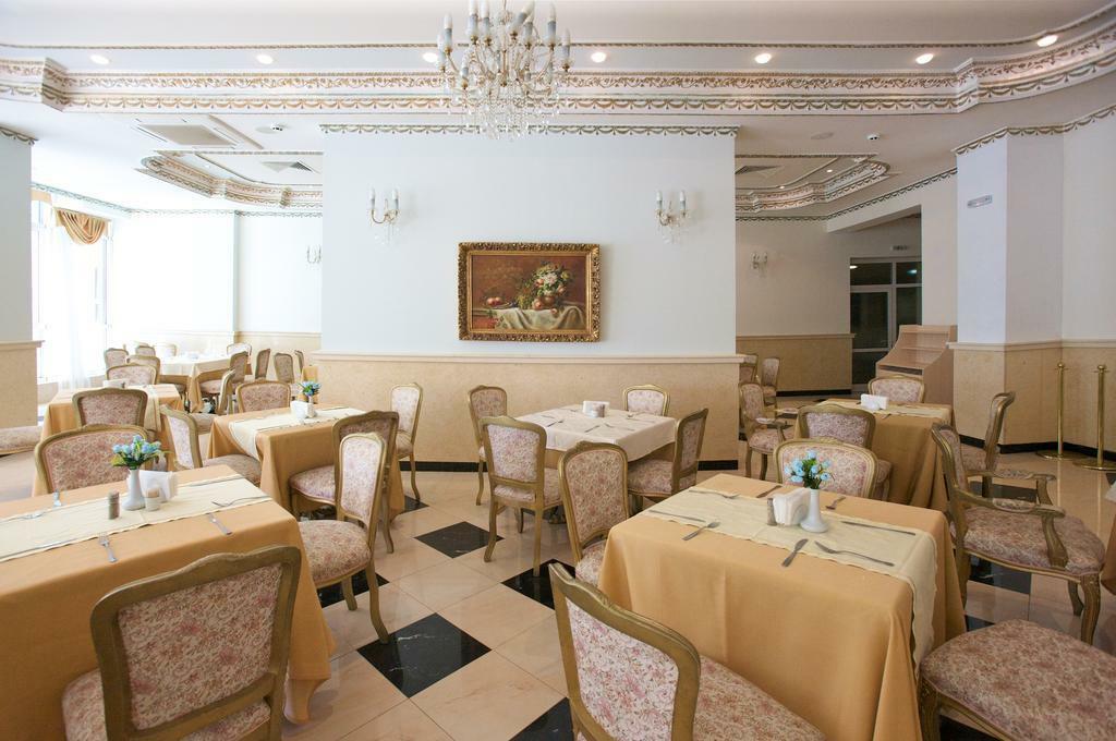 Planeta Hotel & Aquapark Free Beach Access Sunny Beach Exterior photo Restaurant