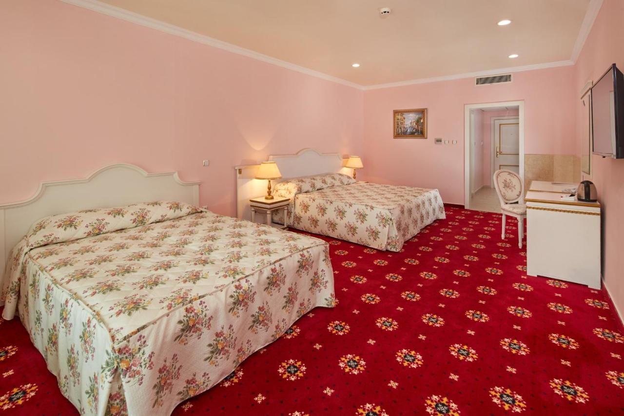 Planeta Hotel & Aquapark Free Beach Access Sunny Beach Exterior photo A room at the hotel